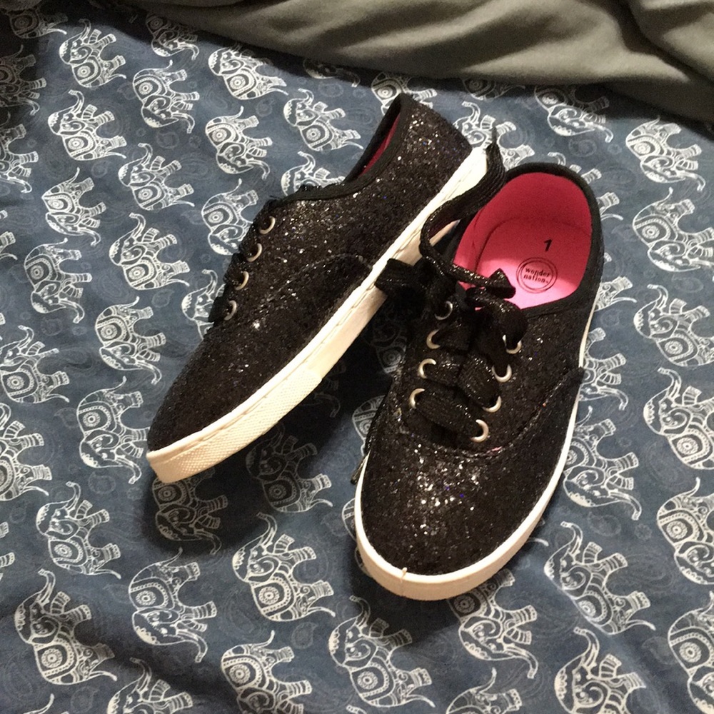 Girls Shiny shoes - Picture 1 of 1